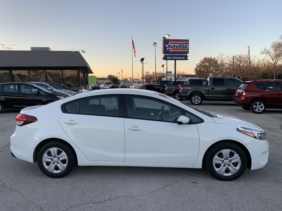 2017 Kia Forte LX 6A