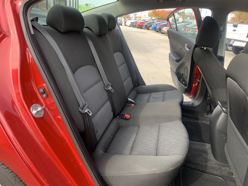 2017 Kia Forte LX 6A