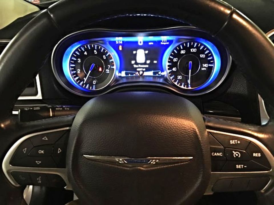 2016 Chrysler 300 Limited RWD