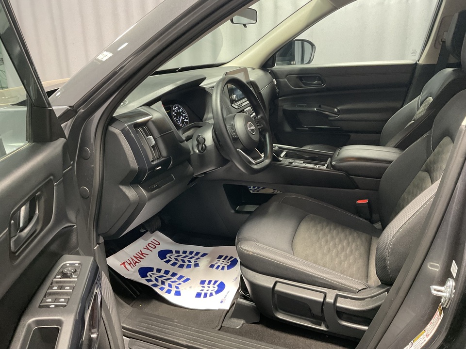 2024 Nissan Pathfinder S