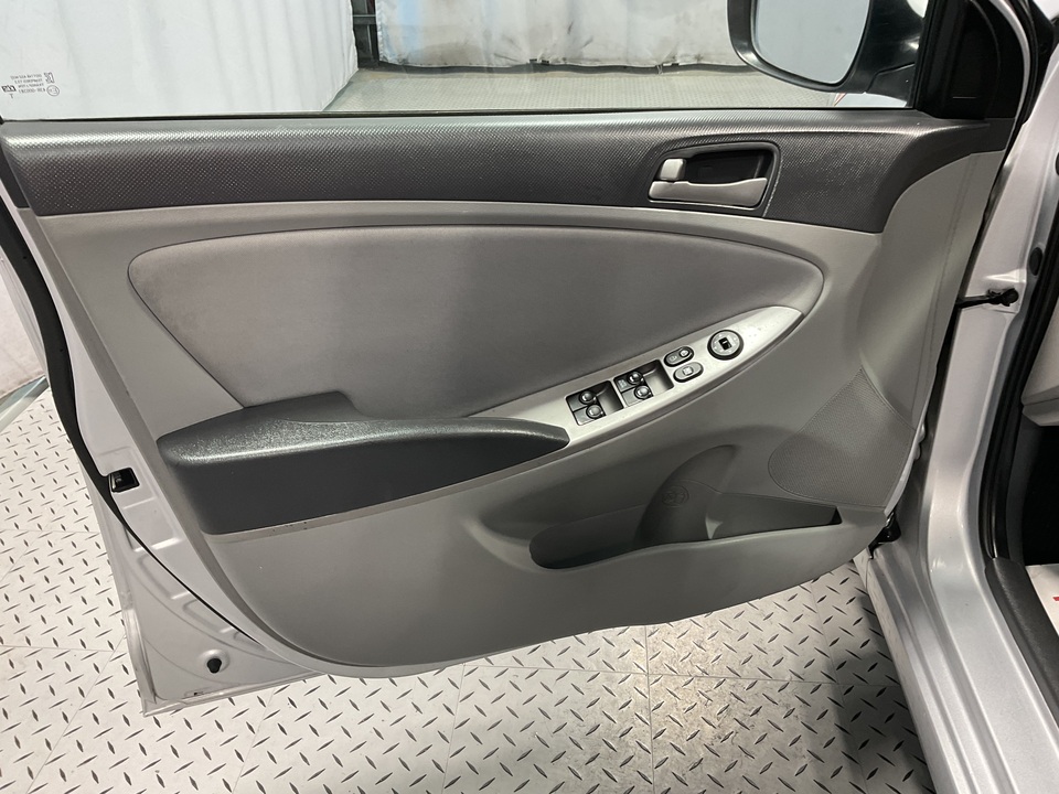 2017 Hyundai Accent SE 4-Door 6A