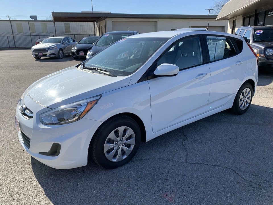 Used 2017 Hyundai Accent SE 5-Door 6A for Sale - Auto USA