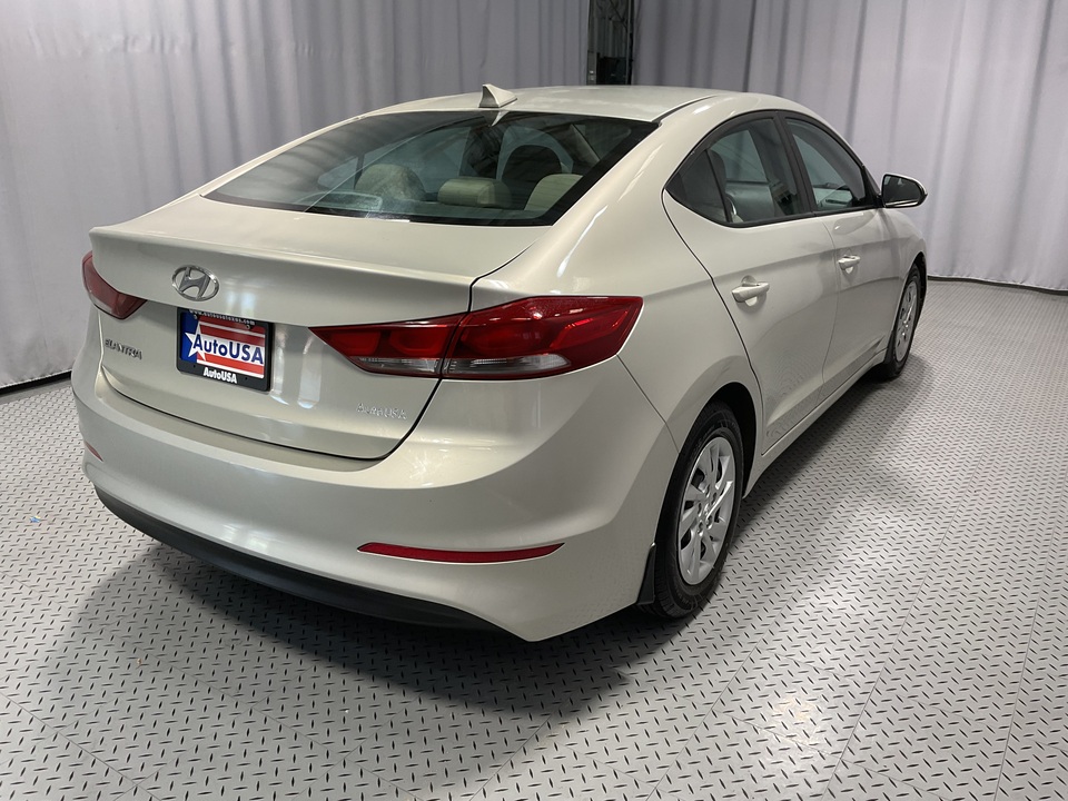 2017 Hyundai Elantra SE 6AT