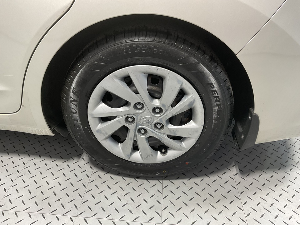2017 Hyundai Elantra SE 6AT