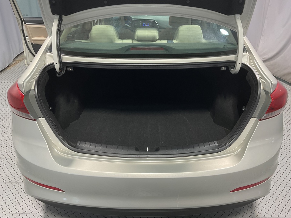 2017 Hyundai Elantra SE 6AT
