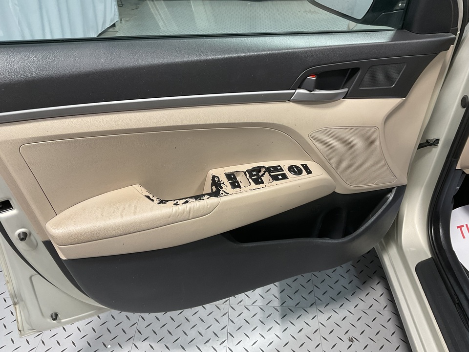2017 Hyundai Elantra SE 6AT