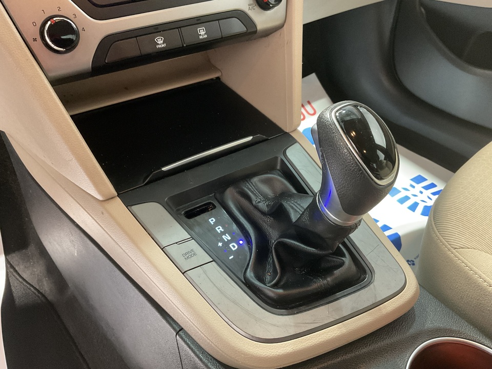 2017 Hyundai Elantra SE 6AT