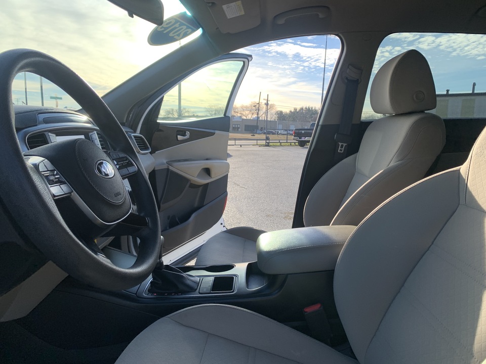 2019 Kia Sorento LX V6 2WD