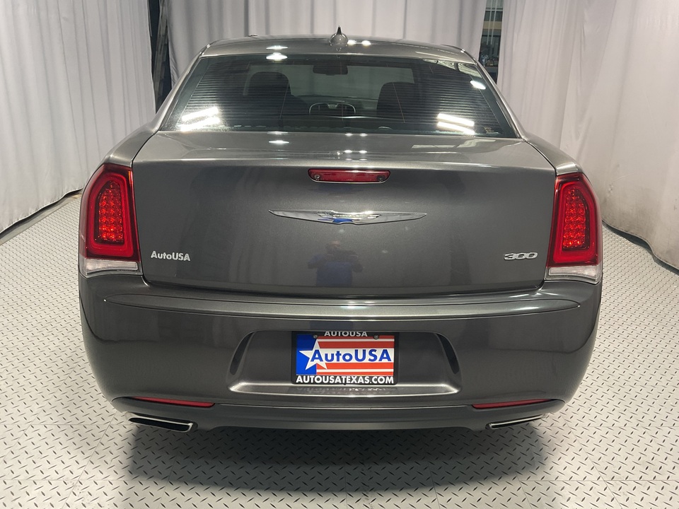2019 Chrysler 300 Touring
