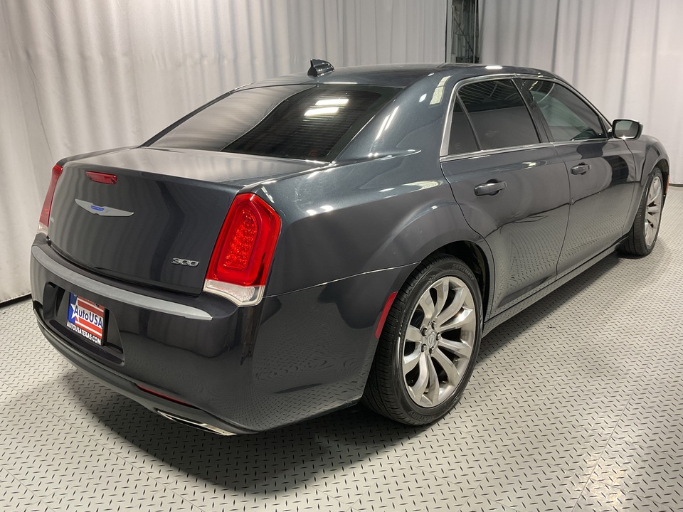 2019 Chrysler 300 Touring