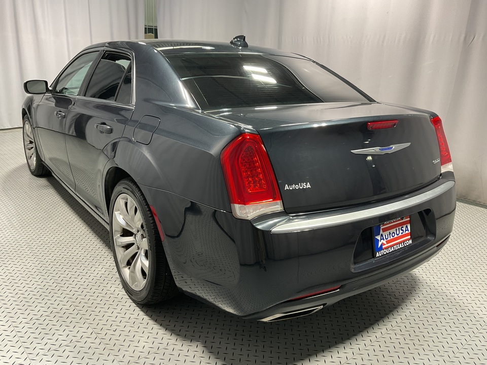 2019 Chrysler 300 Touring
