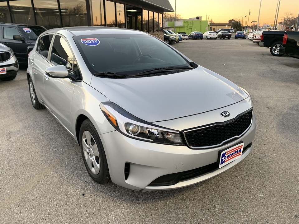 2017 Kia Forte 5-Door LX