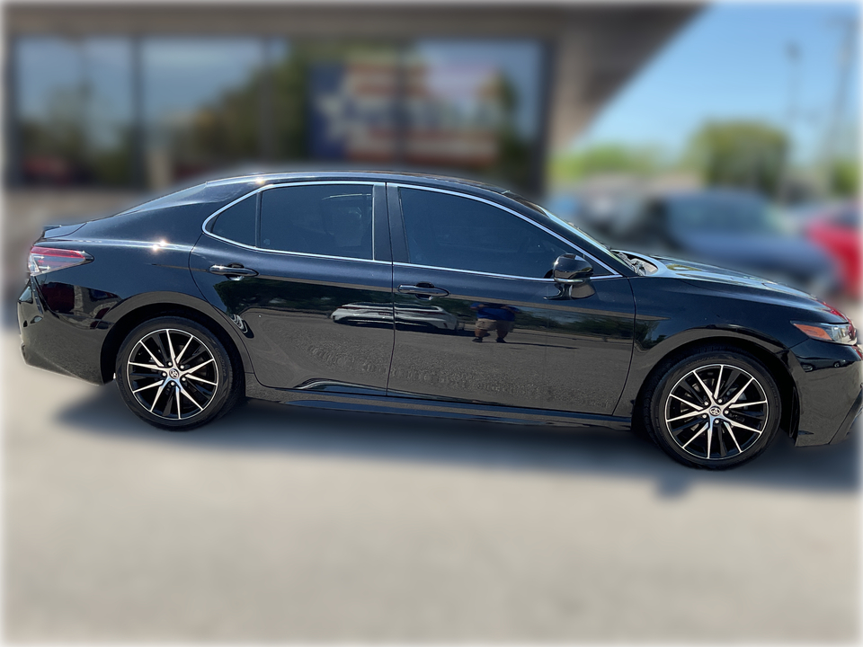 2022 Toyota Camry SE