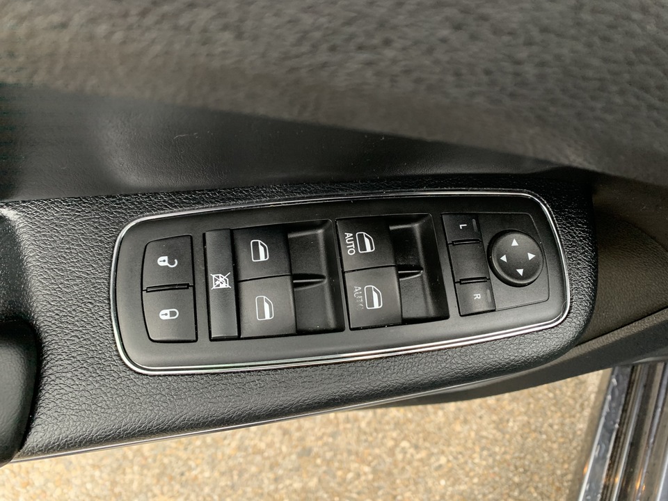 2015 Chrysler 300 Limited RWD