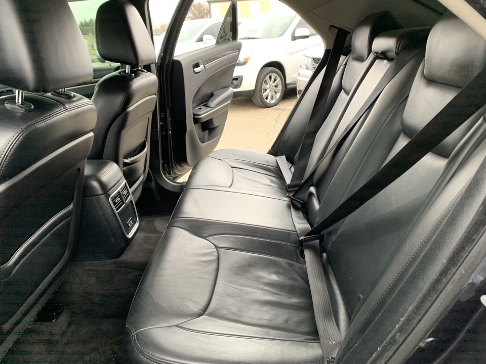 2015 Chrysler 300 Limited RWD