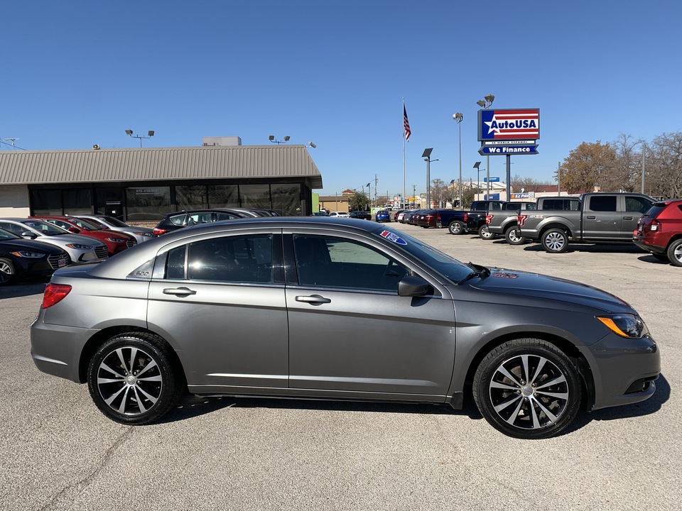 Used 2013 Chrysler 200 Touring for Sale - Auto USA