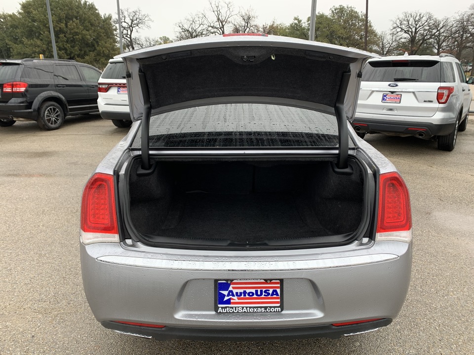 2015 Chrysler 300 Limited RWD