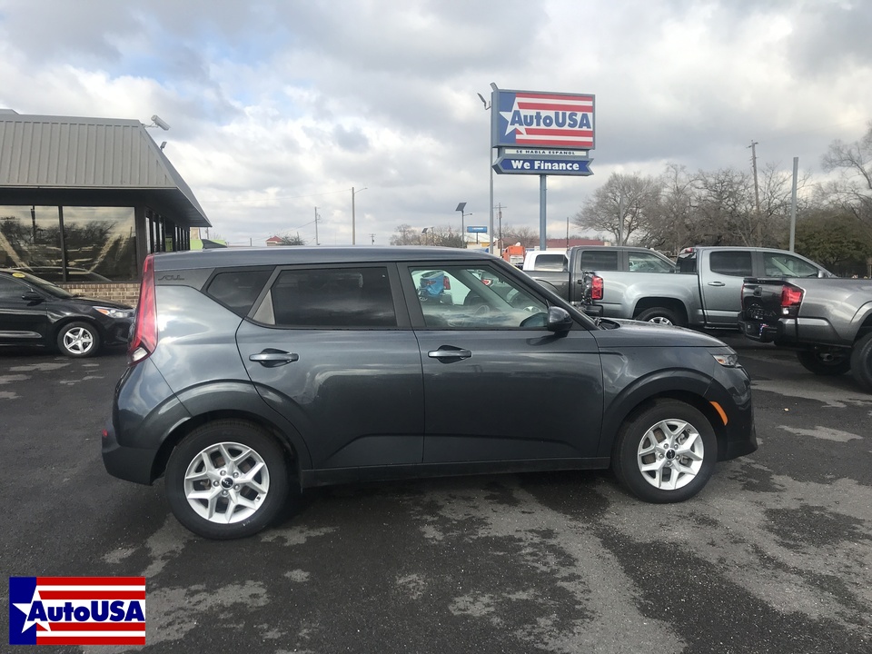 2022 Kia Soul LX CVT