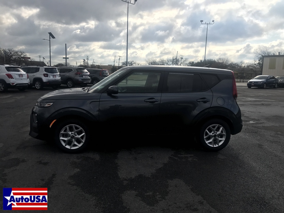 2022 Kia Soul LX CVT