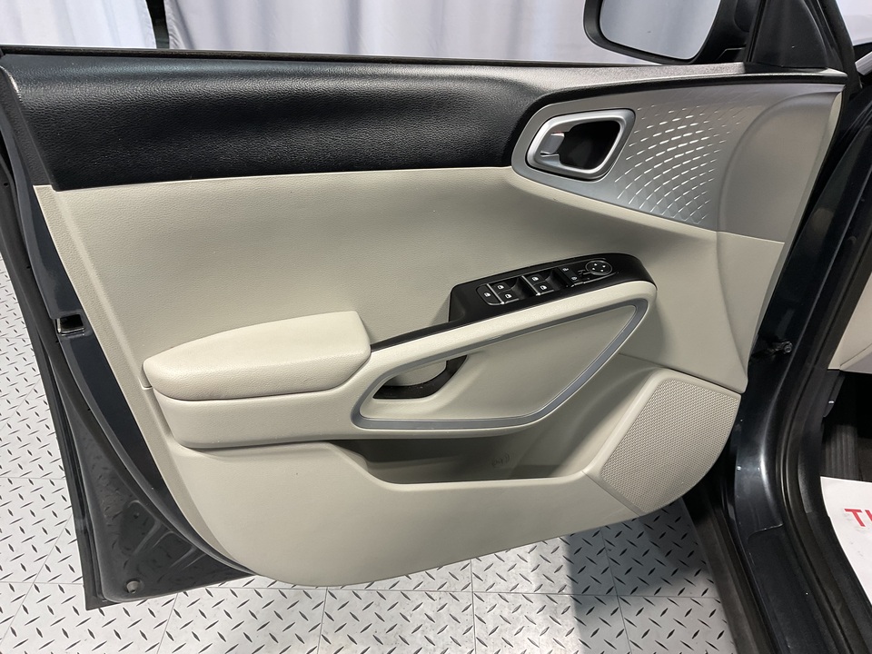 2022 Kia Soul LX CVT
