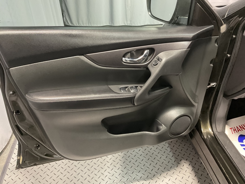 2016 Nissan Rogue SV 2WD