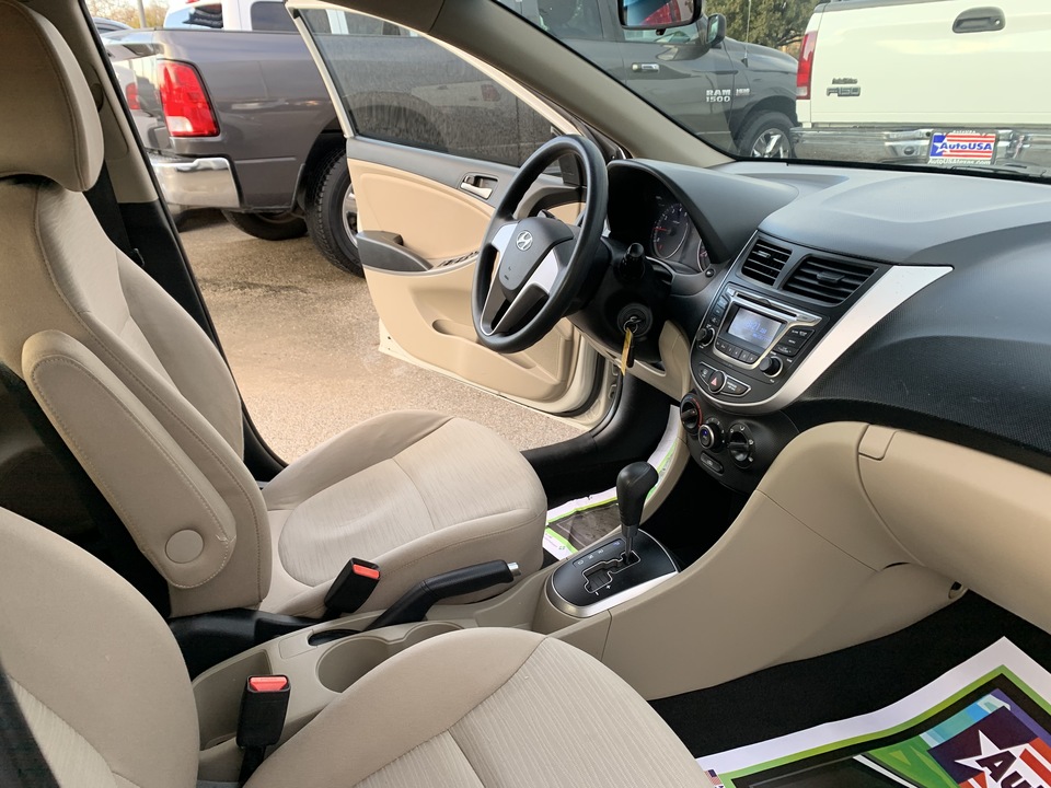 2016 Hyundai Accent SE 4-Door 6A