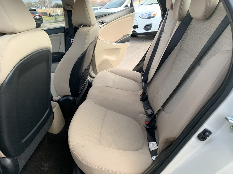 2016 Hyundai Accent SE 4-Door 6A